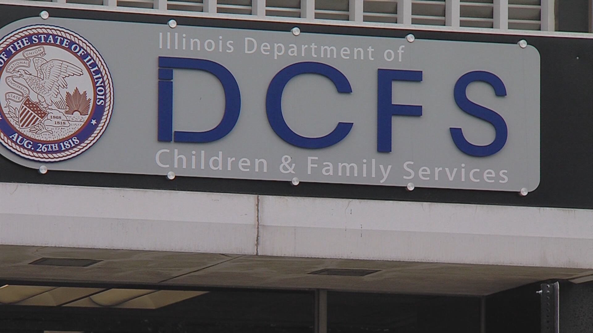 Bill to help fill DCFS positions passes Illinois House